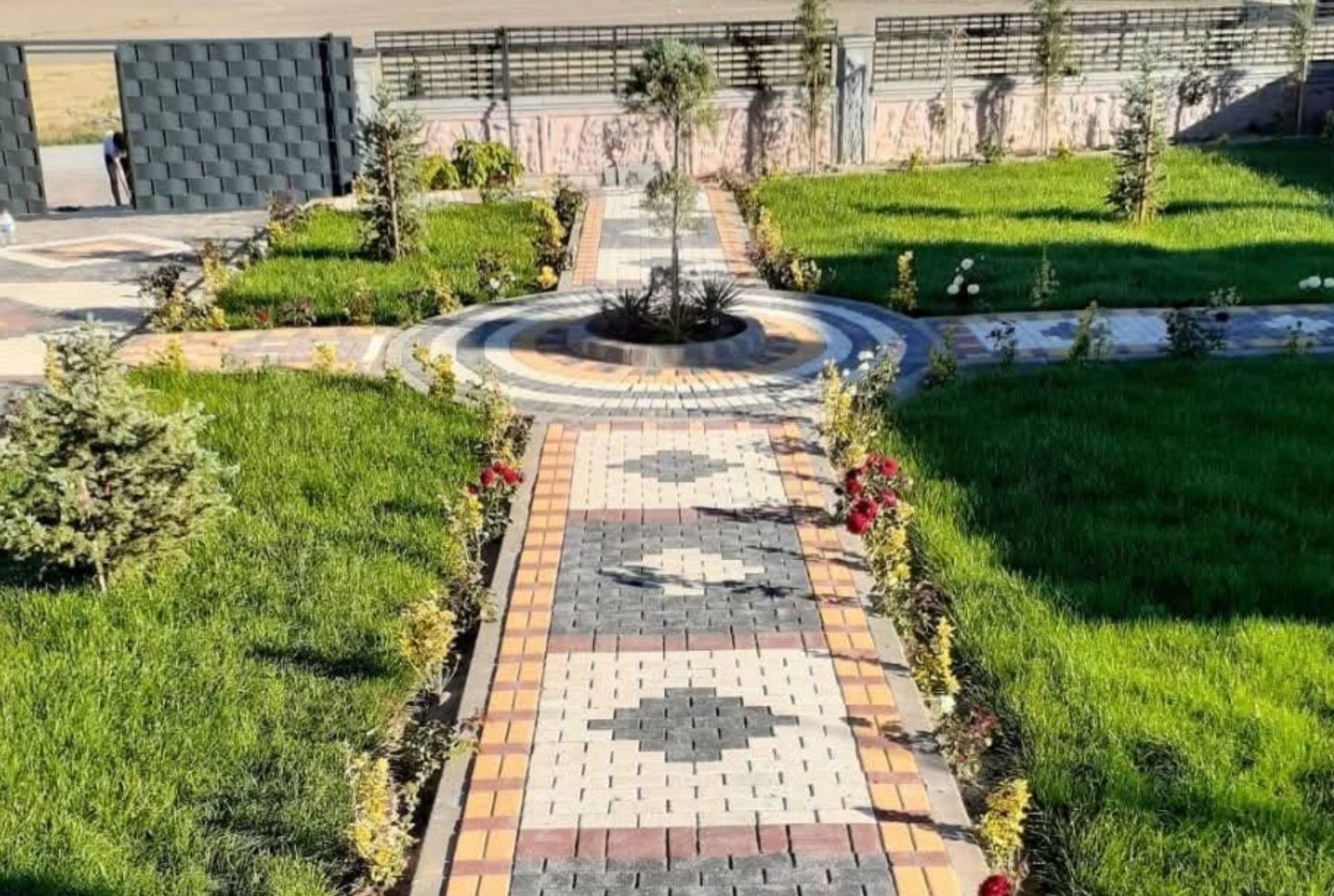 Villa Çevre Düzenleme ve Doğal Taş Döşeme Uygulamaları